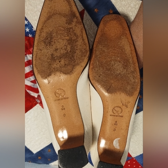 St. John Cream/White Women's Shoes - Picture 2 of 14